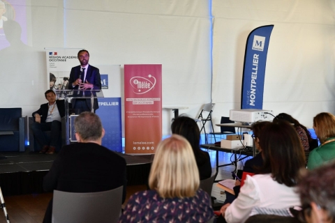 Photo de Michael Delafosse aux assises de la féminisation des métiers numérique